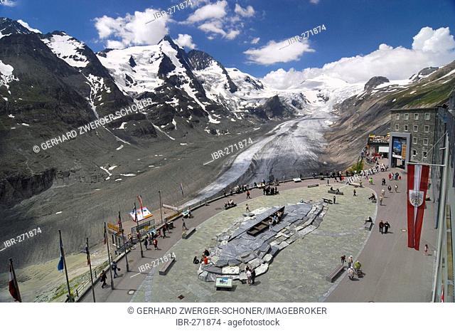 Viewing terrasse on Franz Josefs Hoehe in front of Pasterze Glacier at the Grossglockner High Alpine Road, Carinthia, Austria