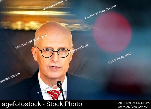 21 December 2021, Hamburg: Peter Tschentscher (SPD), First Mayor and President of the Senate of the Free and Hanseatic City of Hamburg