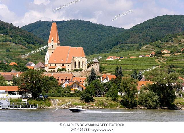 Europe, Lower Austria, Wachau, Weissenkirchen pfarrkirche and vineyards