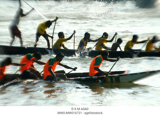 0n 19 October 2008 a traditional boat race was held at the banks of river Buriganga Boat race is a very popular and entertaining event during the rainy season