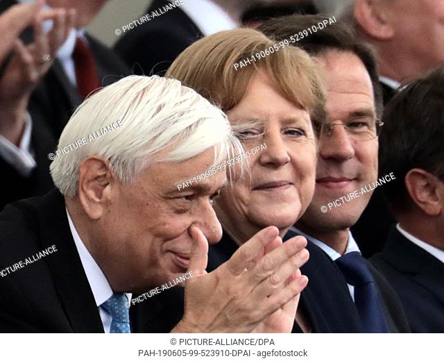05 June 2019, Great Britain, Portsmouth: Prokopis Pavlopoulos, President of Greece, (l-r) Federal Chancellor Angela Merkel (CDU), and Mark Rutte