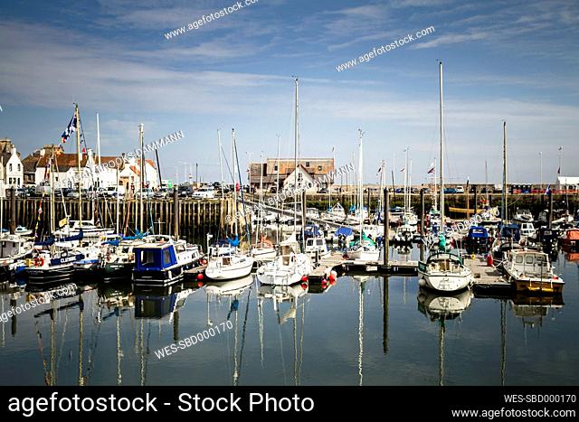 Great Britain, Scotland, Fife, Anstuther, harbour with boats