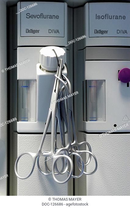 West German Heart Center Essen, clinic fŸr cardiology, hybrid-room - clamps OP