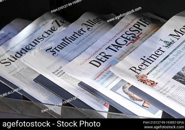 27 January 2021, Berlin: Newspapers are on display in a newsagent's shop. Photo: Jens Kalaene/dpa-Zentralbild/ZB. - Berlin/Berlin/Germany