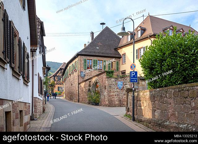 Germany, Rhineland-Palatinate, Burrweiler, Grafen von der Leyen winegrower's restaurant