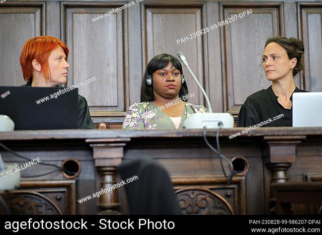 28 August 2023, Hamburg: The defendant (M) sits between her lawyers Fenna Busmann (r) and Katrin Hawickhorst in the courtroom in the Criminal Justice Building