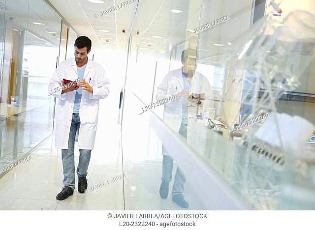 Researcher walking in hallway laboratory. Chemical Analysis Laboratory. Technological Services to Industry. Tecnalia Research & Innovation, Donostia