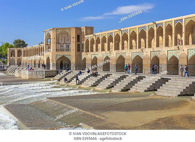 Khaju Bridge, 17th century, Zayanderud river, Isfahan, Isfahan Province, Iran