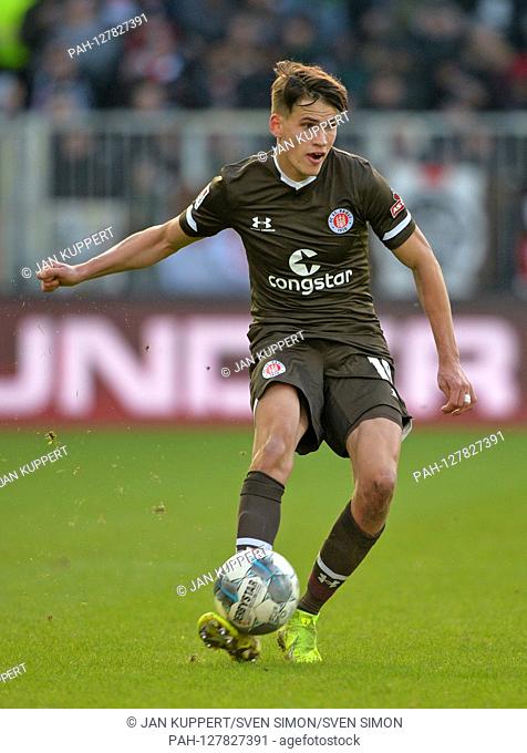 Luca Zander (PAULI), Soccer 2nd Bundesliga, 17th matchday, matchday17, FC St. Pauli Hamburg Hamburg (Pauli) - SV Wehen Wiesbaden (WI) 3: 1, on December 14