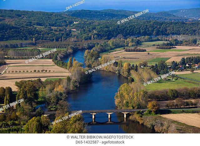 France, Aquitaine Region, Dordogne Department, Domme, elevated view of the Dordogne River Valley from the Belvedere de la Barre
