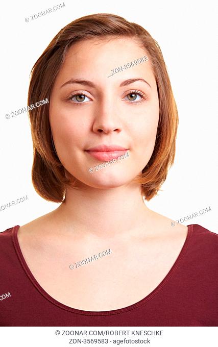 Portrait einer ernsten attraktiven brünetten Frau