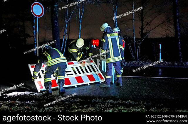 21 December 2023, Rhineland-Palatinate, Molzhain: Firefighters put up a fallen barrier board on the L288 near Molzhain. Storm ""Zoltan"" caused a lot of minor...