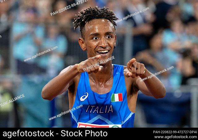 21 August 2022, Bavaria, Munich: Athletics: European Championships, Olympic Stadium, 10000m, men, final. Yemaneberhan Crippa from Italy celebrates victory