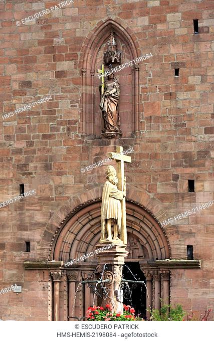 France, Haut Rhin, Route des Vins d'Alsace, Kaysersberg, statue of Emperor Constantin in front of Sainte Croix church