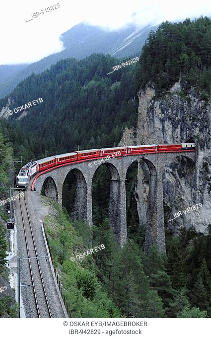 RhB, Rhaetian Railway train crossing the Landwasser Viaduct near Filisur, Albula section, Filisur, Graubuenden, Switzerland, Europe