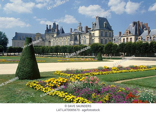 Chateau, royal palace. Historical building. Formal gardens. Flowers in bloom. ArchitectureScenics & landscapesStately homeHistorical