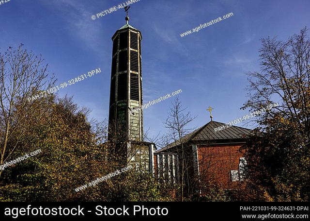 PRODUCTION - 30 October 2022, Hamburg: The sun shines on the church of the former convent of the Carmelite nuns in Finkenwerder
