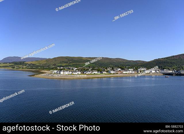 The fishing village of Ullapool on Loch Broom, North West Highlands, Ross and Cromarty, Scotland, United Kingdom, Europe