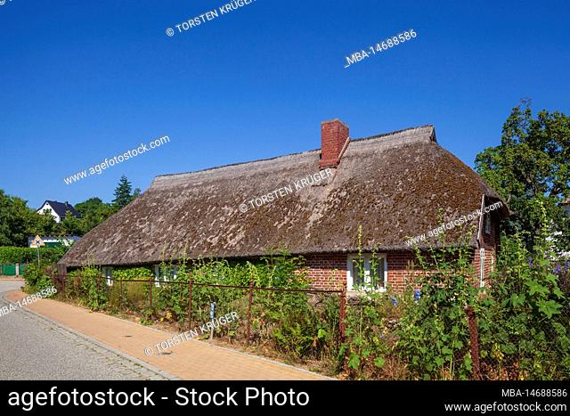 Former farmhouse, Göhren, Rügen Island, Mecklenburg-Western Pomerania, Germany, Europe