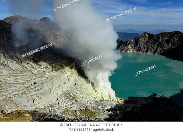 Kawah Ijen volcano (Ijen crater and lake), Banyuwangi, East Java, Indonesia, Southeast Asia, Asia