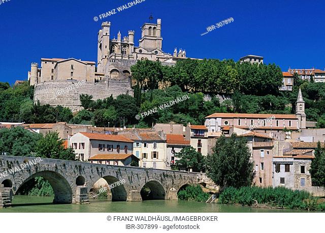 St Nazaire cathedral at the orb river, Beziers, Languedoc-Roussillon, France