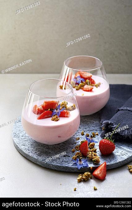 Strawberry cream with pistachio and almond brittle