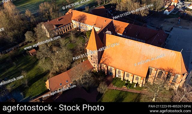 20 December 2021, Lower Saxony, Ebstorf: The monastery in Ebstorf (shot with a drone). The Advent season in the monasteries has been very contemplative