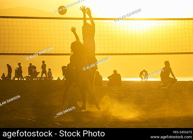 Las Palmas, Gran Canaria, Canary Islands, Spain. 4th January 2020. Beach volleyball at sunset on the city beach in Las Palmas, the capital of Gran Canaria
