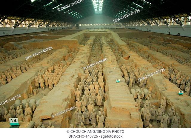 Statues of Terracotta warriors in pit 1 ; Terracotta army ; Qin Dynasty ; Xian ; China