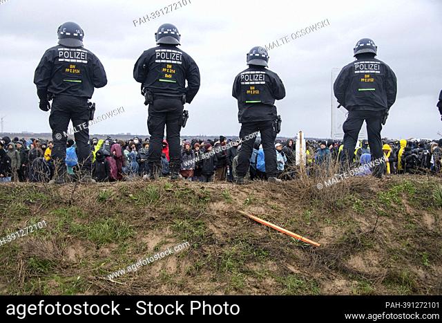 The participants of the rally go after Luetzerath, Demonstration ""versus the eviction of Luetzerath - for coal phase-out and climate justice,