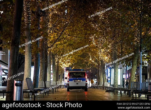 12 December 2020, Baden-Wuerttemberg, Stuttgart: A police car drives through the empty city centre. Since December 12, 2020