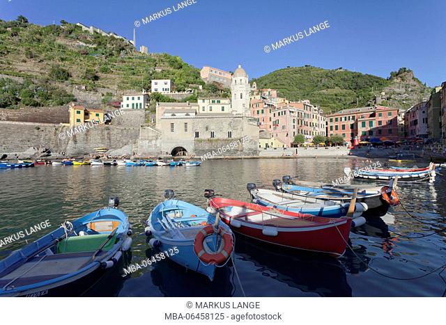 Fishing boats in the harbour, Vernazza, Cinque Terre, Rivera di Levante, province of La Spezia, Liguria, Italy