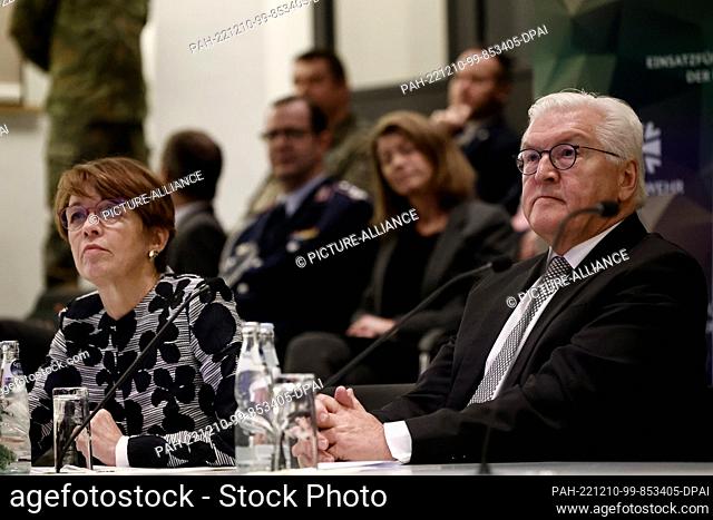 10 December 2022, Brandenburg, Schwielowsee/Ot Geltow: German President Frank-Walter Steinmeier and his wife Elke Büdenbender take part in a video conference...