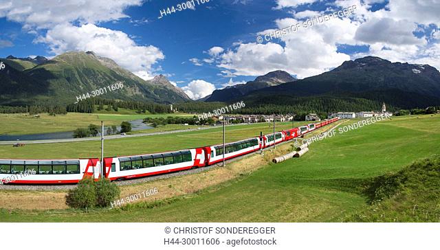 Glacier Express im Oberengadin am Inn