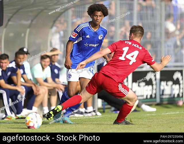 firo: 29.06.2022, football, soccer: 1st Bundesliga: Test match VfB Huls - FC Schalke 04 individual action, Sidi Sane. - Schalke/Deutschland