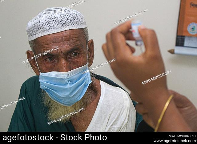 Medical staff prepare a dose of the China Sinopharm COVID-19 Vaccine at the Gowainghat Upazila Health Complex vaccination center. Sylhet, Bangladesh