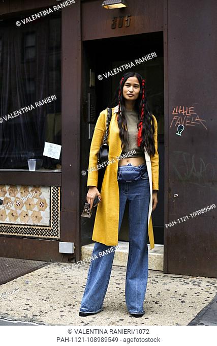 A chic showgoer posing on the street during New York Fashion Week - Sept 11, 2018 - Photo: Runway Manhattan ***For Editorial Use Only?*** | usage worldwide