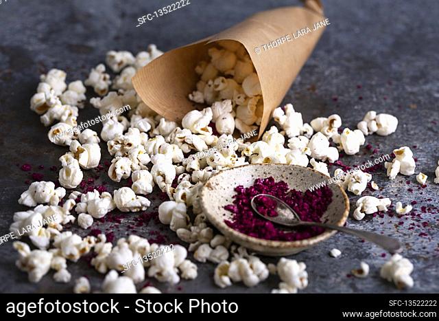 Popcorn with beetroot salt