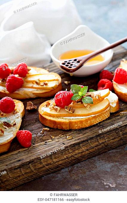Pear bruschetta with cream cheese, nuts and honey