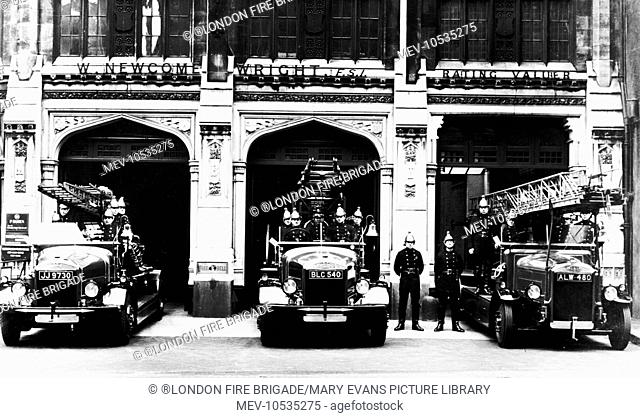 Located at 162 Bishopsgate in the City of London. The combination of Bishopsgate's pump escape, pump and all steel turntable ladder (TL) displayed on the...