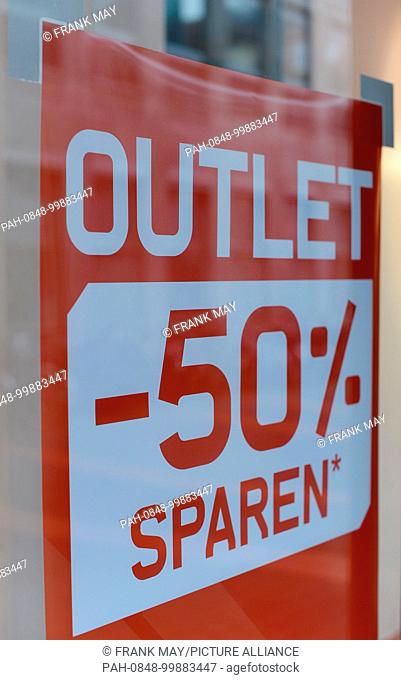Stores advertise with signs for the winter sale , Germany, city of Göttingen, 19. February 2018. Photo: Frank May | usage worldwide