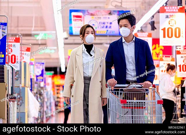 Young couple of shopping in the supermarket