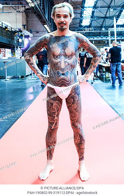 02 August 2019, Germany (German), Berlin: Ai-tse from Taiwan shows his almost completely tattooed body at the 29th Tattoo Convention