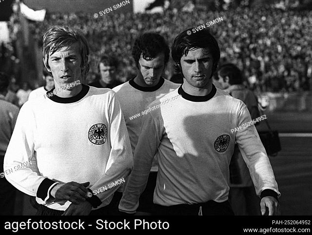 Football legend Gerd MUELLER died at the age of 75. Archive photo; The German national players Juergen GRABOWSKI, Franz BECKENBAUER and Gerd MUELLER (from left)...