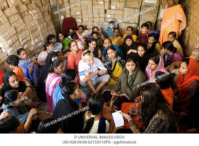 Women At Amrae An Ngo At Nehru Nagar, Golibar Slum, Santacruz, Bombay Mumbai, Maharashtra, India