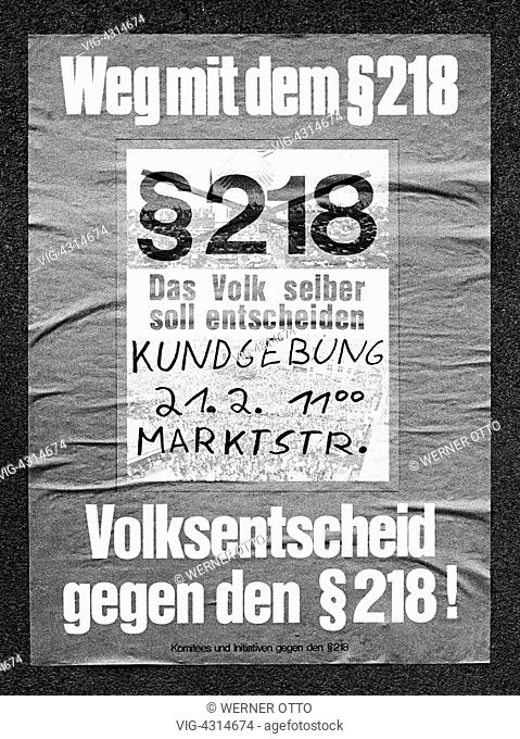 DEUTSCHLAND, OBERHAUSEN, 28.02.1976, Seventies, black and white photo, people, pregnancy, abortion, poster with a request to annul the respective paragraph 218...