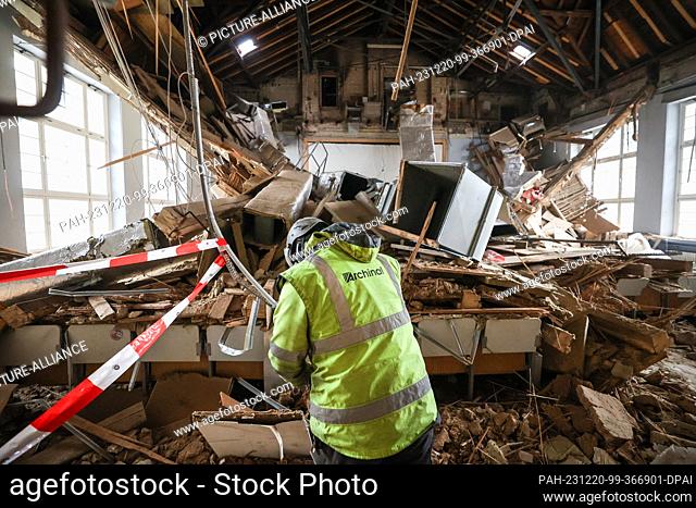 20 December 2023, Hesse, Marburg: Employees of a specialist company clear debris from the destroyed university lecture hall at the Philipps University in...