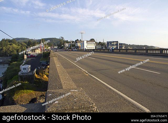 Cars driving over Depoe Bay bridge, Oregon Coast, USA