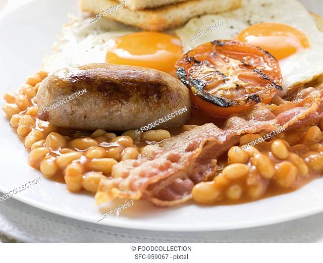 Baked beans, sausage, bacon, tomato, fried eggs and toast