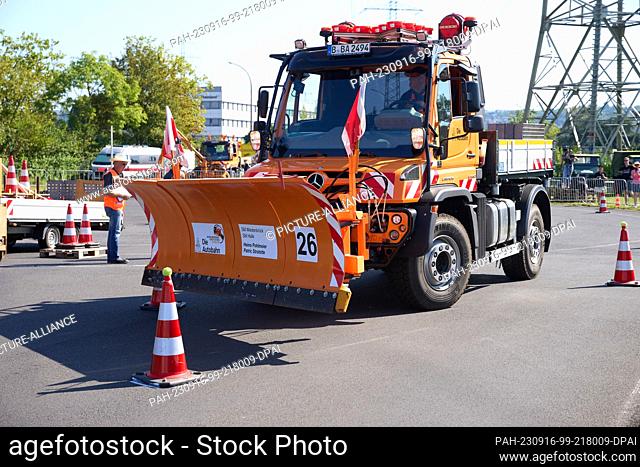 16 September 2023, Rhineland-Palatinate, Koblenz: A snow plow drives through an obstacle course in the middle of midsummer